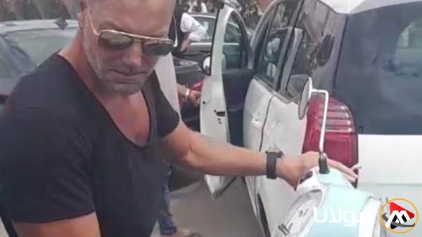 تامر هجرس يحضر جنازة حماة رامي صبري على الدراجة النارية | تابعوا التفاصيل