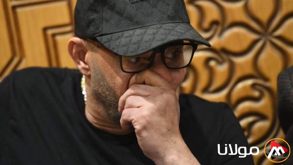 شاهد: أحمد السقا ينهار بالبكاء خلال عزاء سليمان عيد