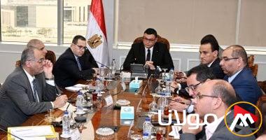 وزير الإسكان يقدم مجموعة من الفرص الاستثمارية وخطة الترويج لعدة مشاريع تابعة للوزارة
