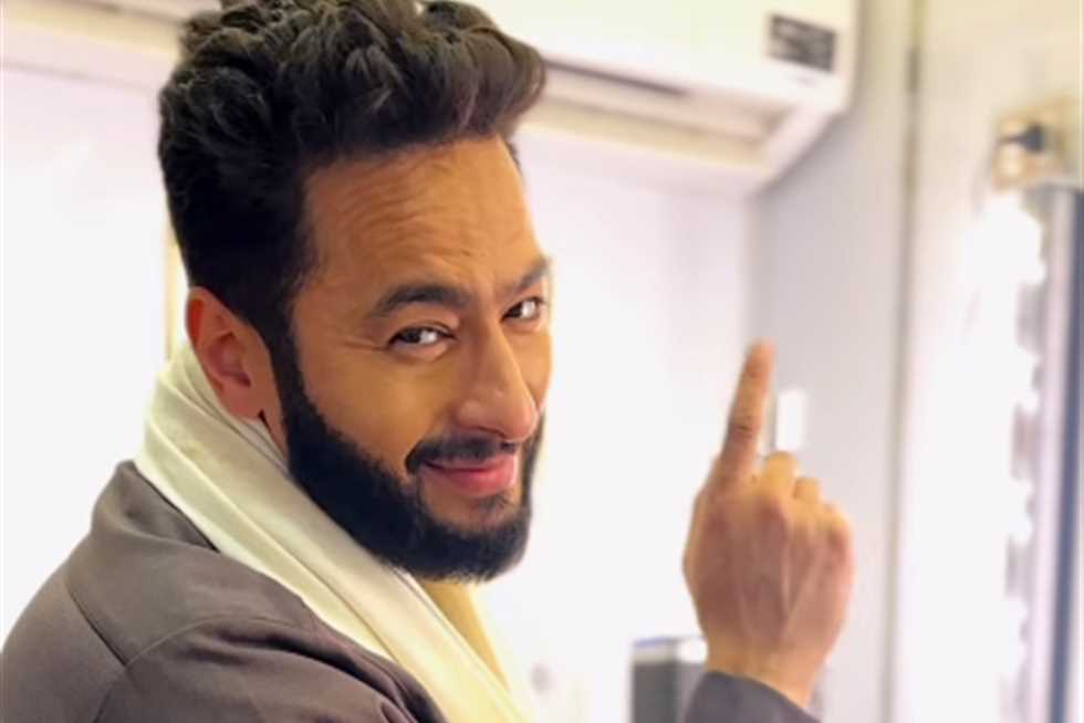 بمظهر “المداح”.. استمتعوا بأداء حمادة هلال في حفله بمناسبة شم النسيم (صور)