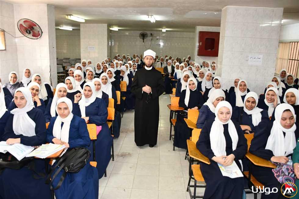 «الأوقاف»: جلسات تعليمية منتظمة للواعظات في معهد التمريض لتعزيز دعم الطالبات وتعزيز القيم الأخلاقية ومهنية العمل.