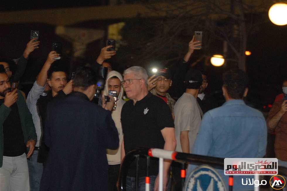 من بينهم صابرين ورامي رضوان وشوبير.. فنانون وإعلاميون يعبّرون عن تضامنهم مع أسرة سليمان عيد في مراسم العزاء (صور)