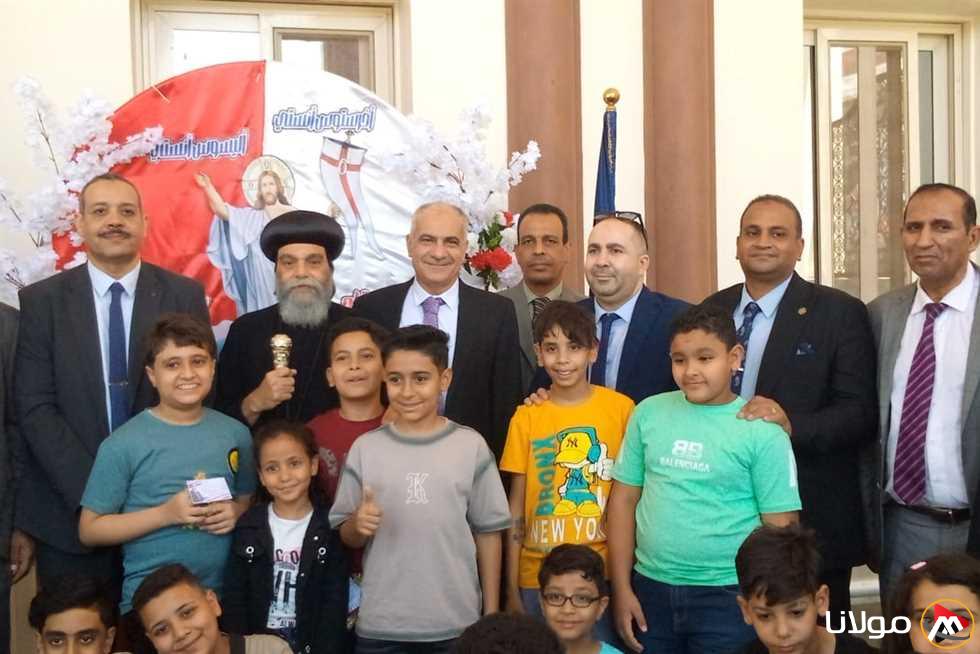 رئيس جامعة أسوان يقود بعثة الجامعة لتقديم التهاني بمناسبة عيد القيامة المجيد
