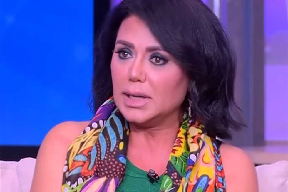 رانيا يوسف: “كنت أهرب من المدرسة للذهاب إلى الديسكو، ووالدتي كانت تعلم بذلك” (فيديو)