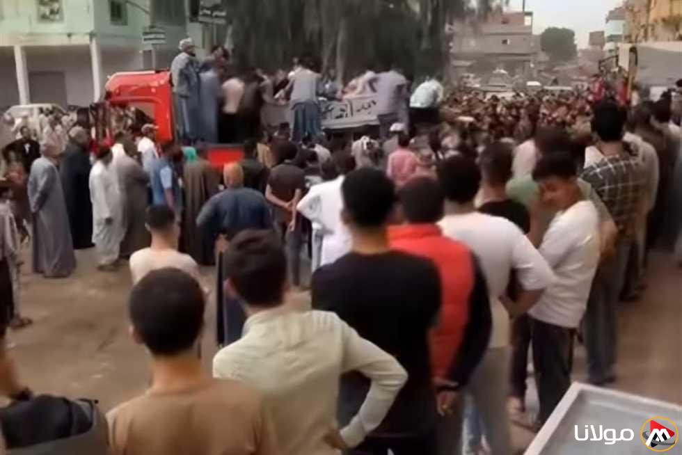 «انقلبت الدراجة النارية في الرشاح».. مئات الأشخاص يشاركون في تشييع جثماني شابين قضيا نحبهم في قرية «أم عجرم» بالشرقية.